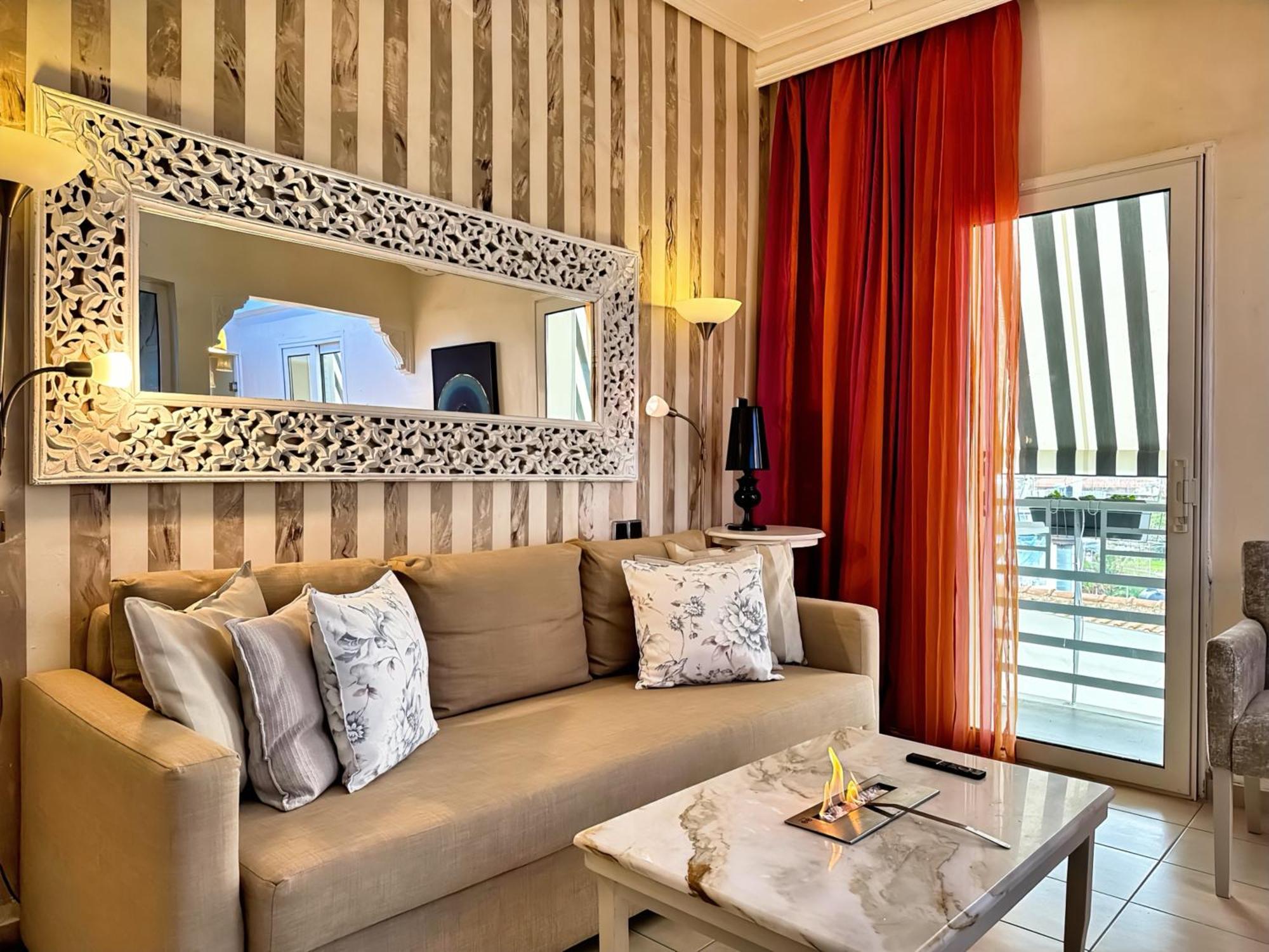 Panorama Suites & Spa - Adults Only Stómion Zimmer foto